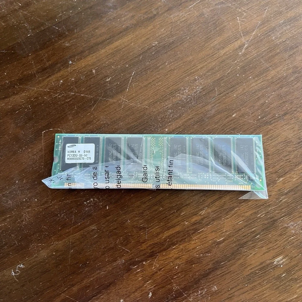 Samsung M366S3323CTO-C75 PC133U-333-542 Memory RAM‎